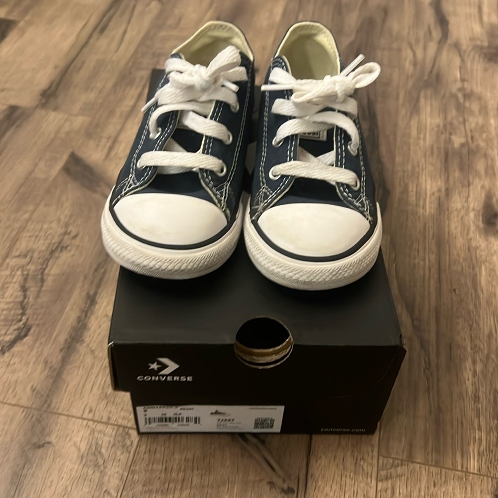 Converse Infant/Toddler baby blue low top!
